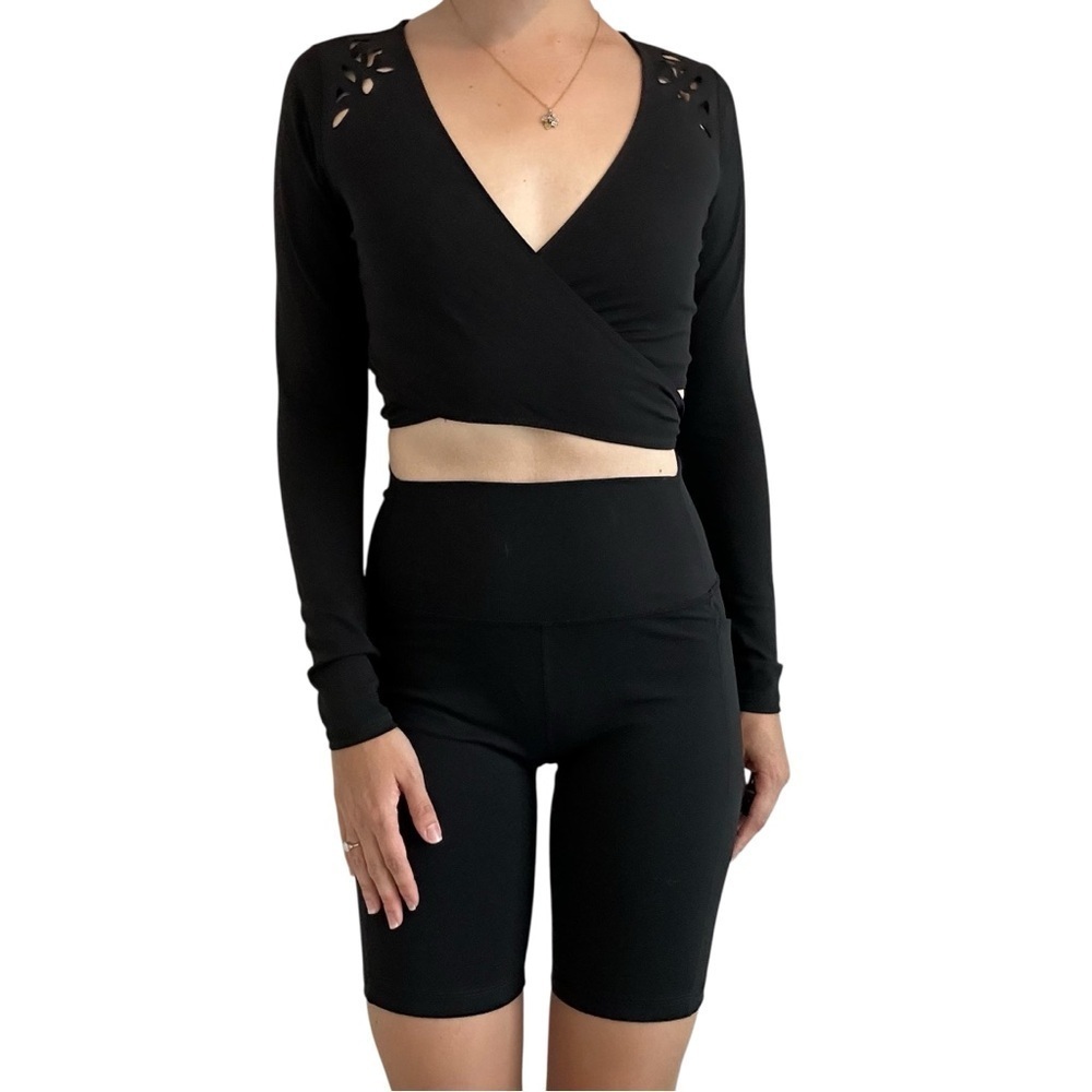 Gigi C Sport Wrap Top Cropped Black Cut Out Athletic Workout Gym Size Medium
